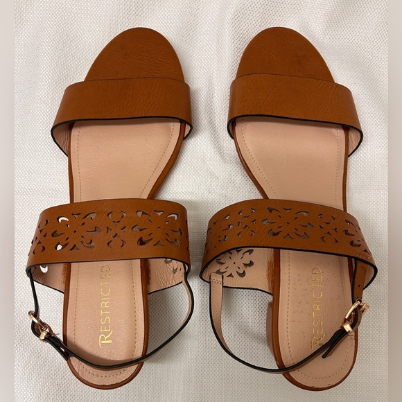 Restricted women’s brown open toe sandals, size 10, new - Picture 2 of 6